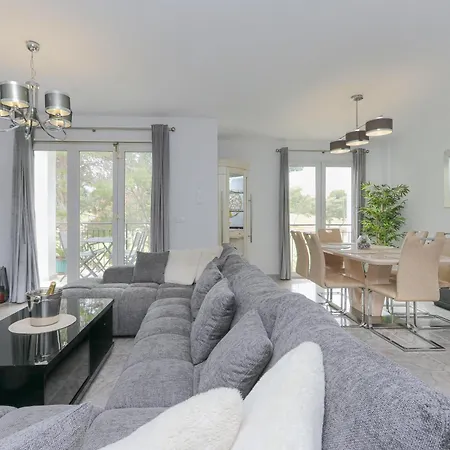 Apartment Presidential Villamartin Plaza Av Brisas 67