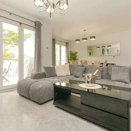 Presidential Villamartin Plaza Av Brisas 67 Apartment